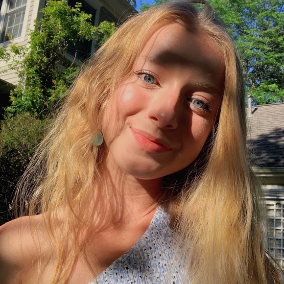 Meet your Posher, Megan - Picture 1 of 5